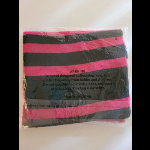 T-MOBILE TUESDAYS Limited Edition Knit Scarf - Picture 2 of 3